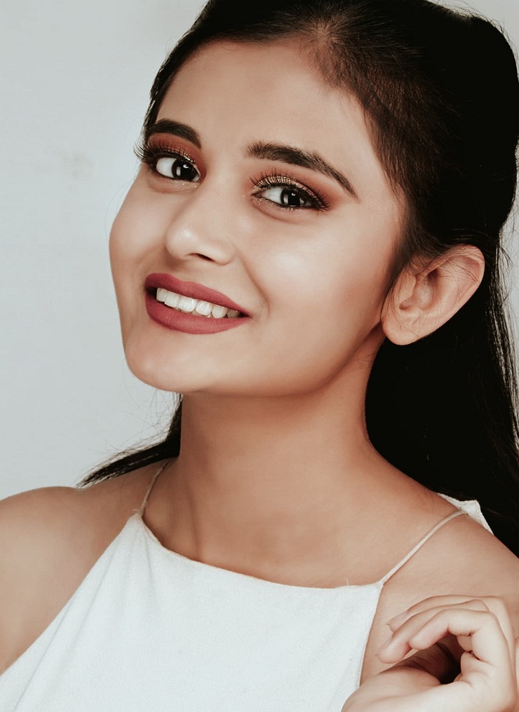 Actress Anushka Pimputkar