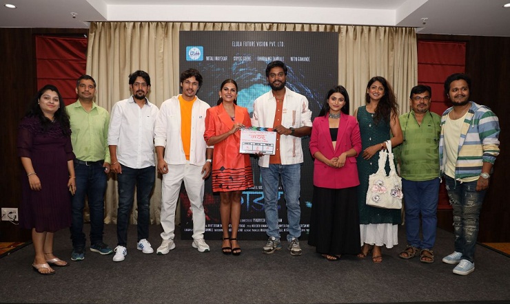 'Gadad' Marathi movie team, Mitali Mayekar, Suyog Gorhe, Shubhangi Tambale, Nitin Gawande