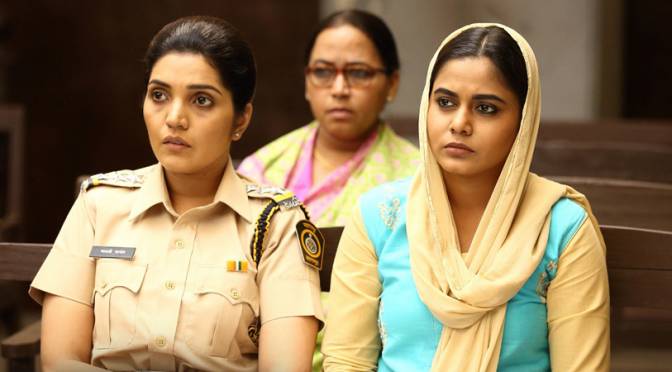 Mukta Barve, Hemangi Kavi in Marathi Movie 'Bandishala'
