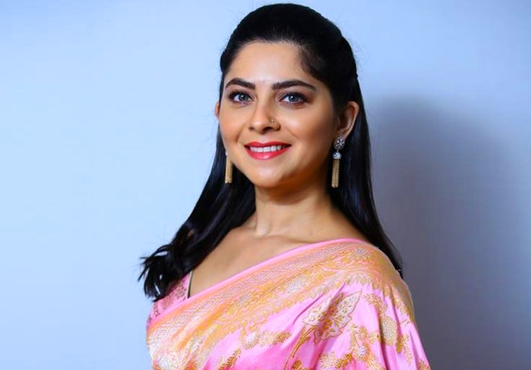 Popular Marathi Actress Sonalee Kulkarni