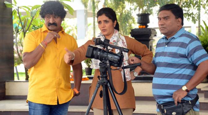 Pravin Tarde,MuktaBarve, BhauKadam in Movie 'Wedding cha Shinema'