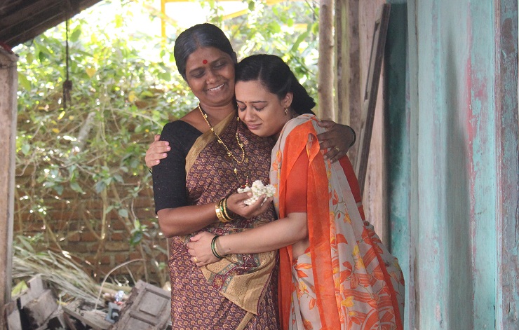 Spruha Joshi, Neeta Shende in movie 'Punashchha Hari Om'