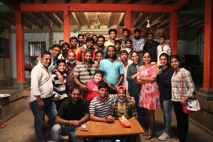Rajveersinhraje Gaikwad, Chhaya Kadam, Hemangi Kavi, Namrata Salunkhe, Pandurang Jadhav with crew member of 'Bharat Majha Desh Aahe'