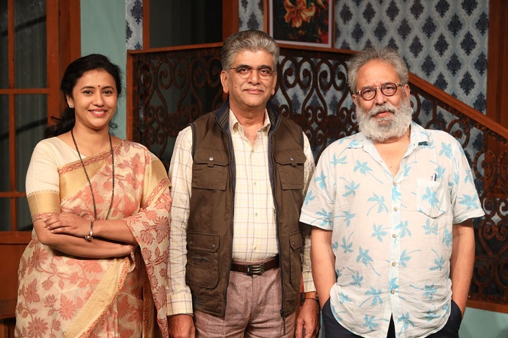 Shweta Pendse, Dr Girish Oak, Vijay Kenkre. '38 Krushna Villa' Marathi play