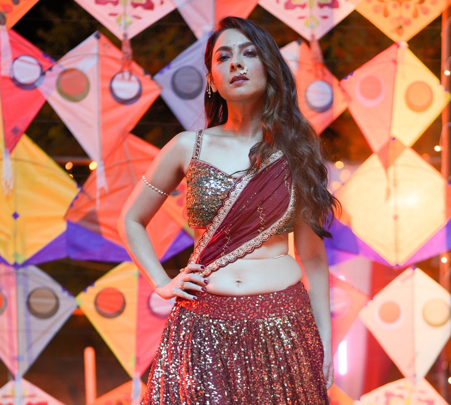 Manuja Song, Sonali Kulkarni, salbardi Movie