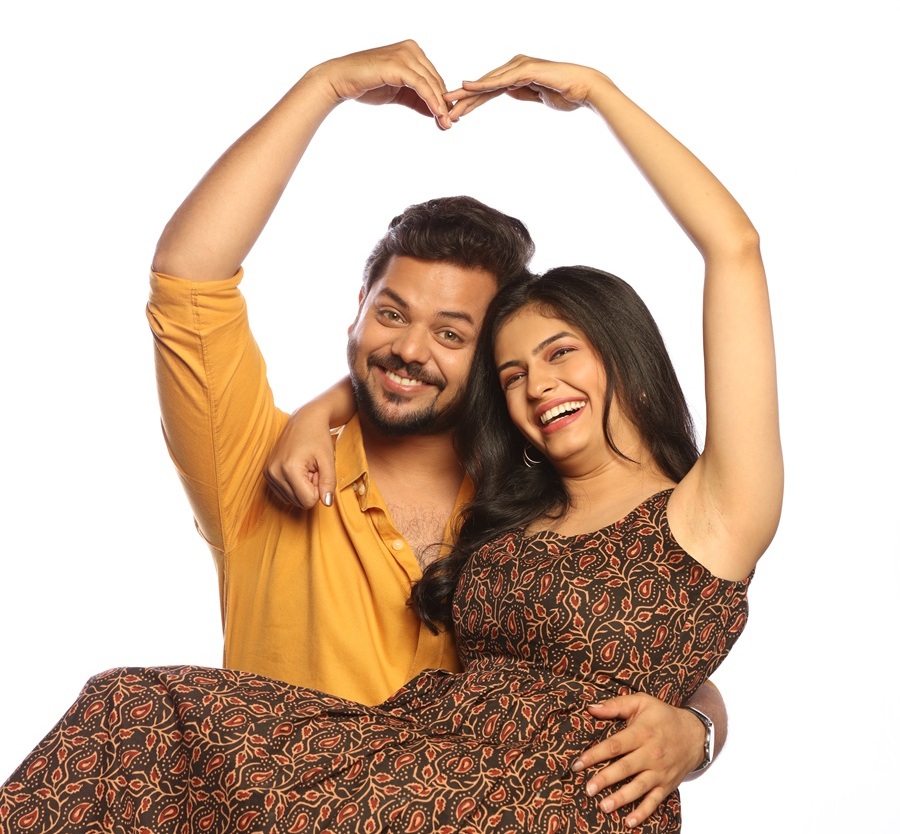 Yashoman Apte, Rumani Khare in Lagli Paij